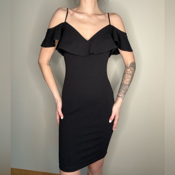 Black Off The Shoulder Le Chateau Dress - Picture 1 of 4